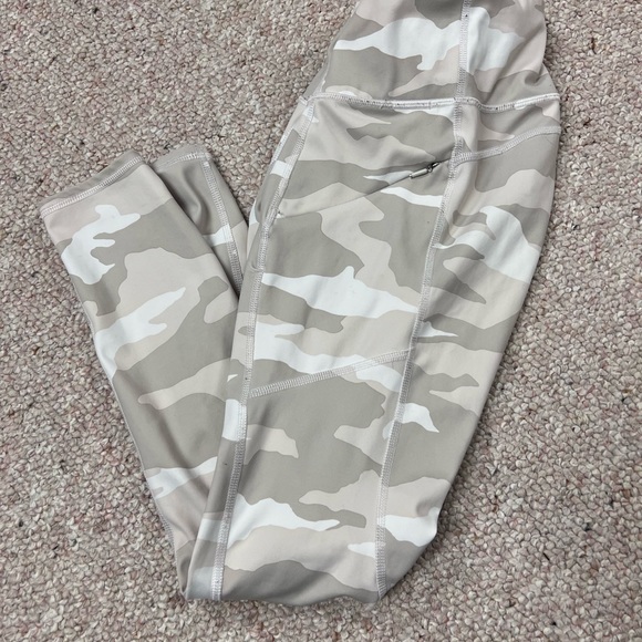 Athleta camo 7/8 length legging - Picture 2 of 7